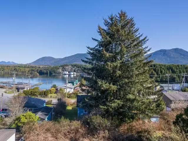 House for sale in Clayoquot, British Columbia