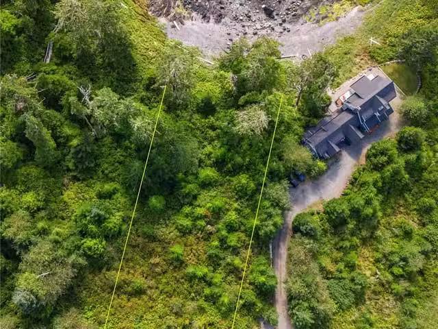 House for sale in Clayoquot, British Columbia