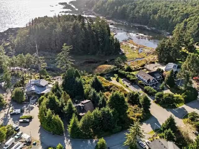 House for sale in Clayoquot, British Columbia