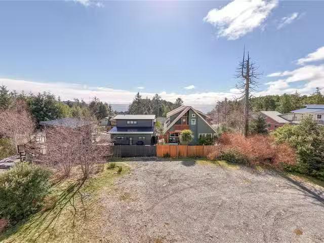 House for sale in Clayoquot, British Columbia