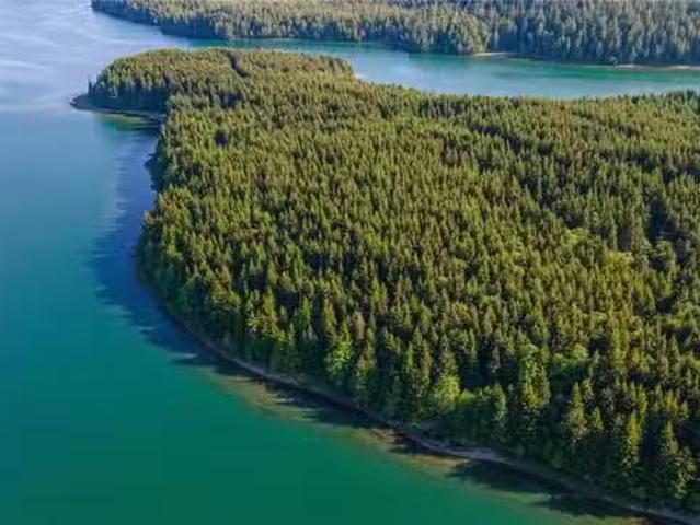 House for sale in Clayoquot, British Columbia