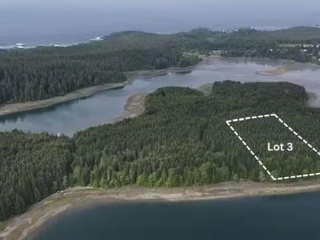 House for sale in Clayoquot, British Columbia