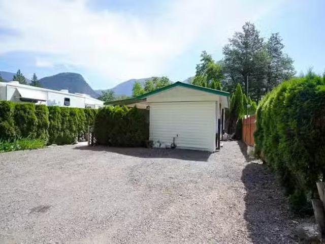 House for sale in Canyon, British Columbia