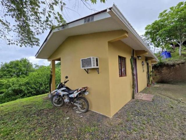 Lote Céntrico con 2 Alquileres en Los Buzos, Cambutal