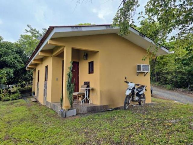 Lote Céntrico con 2 Alquileres en Los Buzos, Cambutal