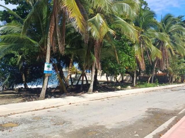 Lote frente al mar en Isla Colon en Bocas del Toro