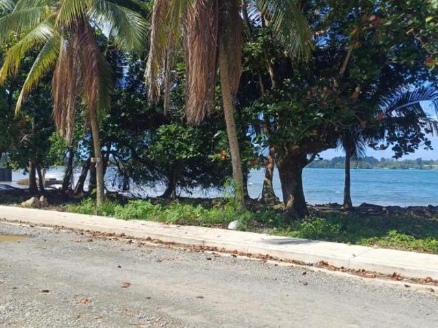 Lote frente al mar en Isla Colon en Bocas del Toro