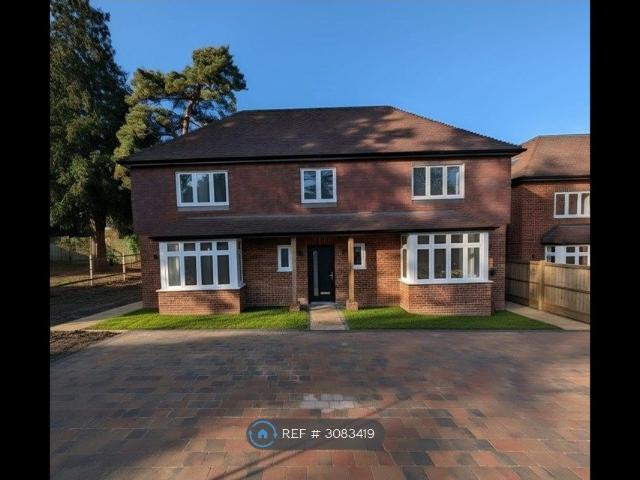 House for rent in Tadworth, Reigate and Banstead