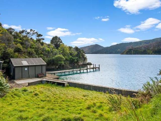 Land for sale in Marlborough