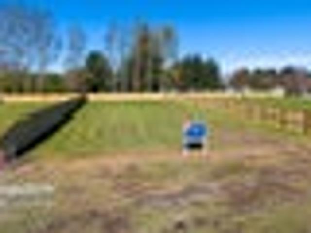 Land for sale in Chertsey, Canterbury