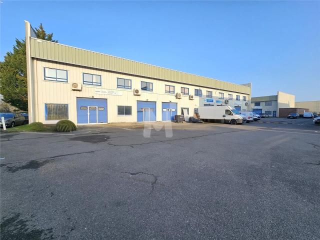 Local Commercial location à Évry, Lisses