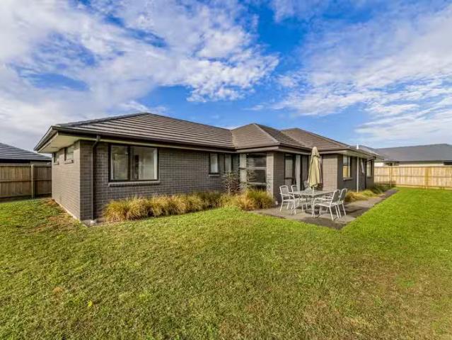 House for sale in Chaslands, Canterbury