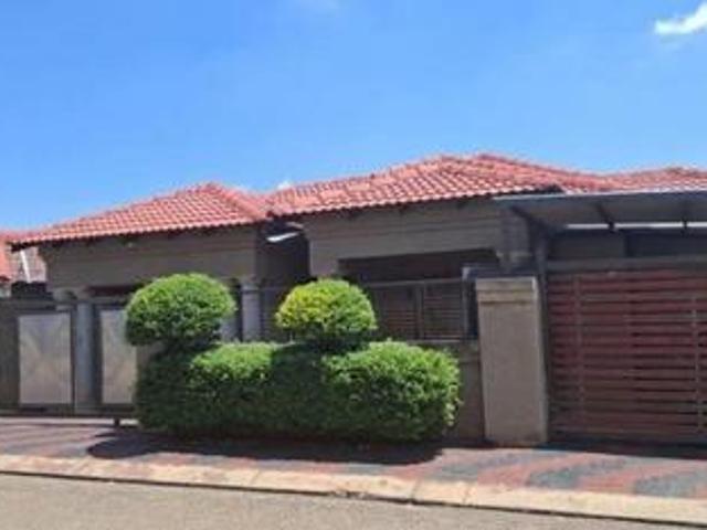 House for sale in Waterkloof, Gauteng