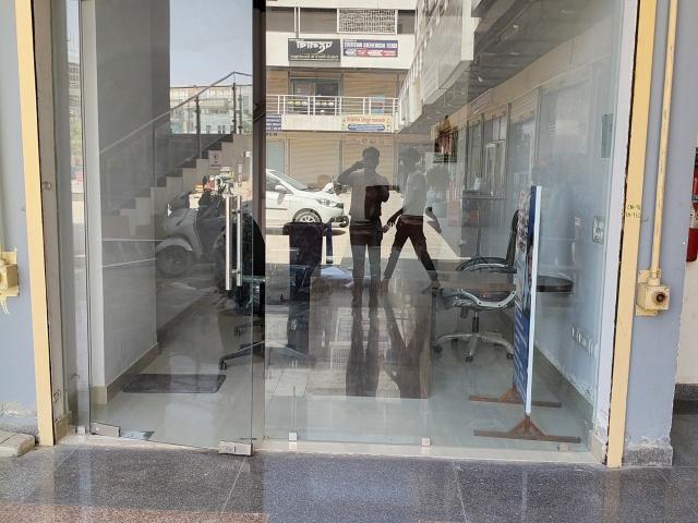 Commercial for rent in Hariana