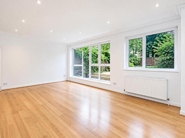 Townhouse for rent in St. John's Wood, Greater London