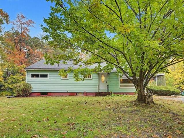 House for sale in Easthampton, Hampshire County