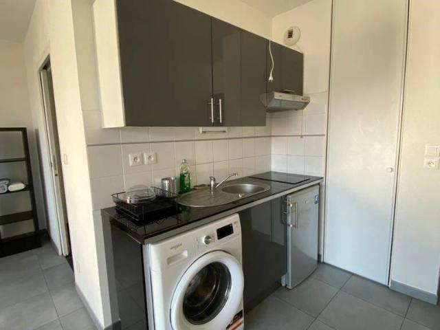 Studio location à Quartier Centre Ville, Reims