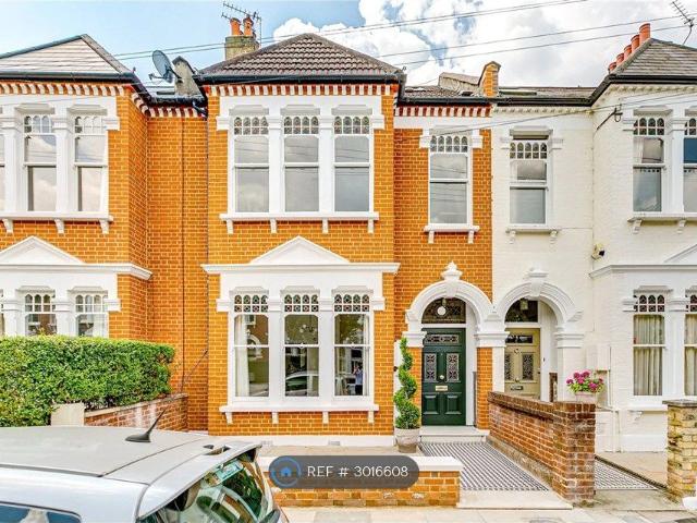 Apartment for rent in Furzedown, Greater London