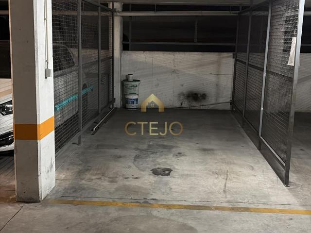 Garagem venda em Santiago Dos Velhos, Lisboa