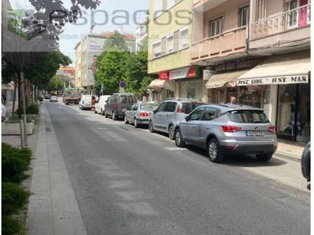 Loja venda em Santiago Dos Velhos, Lisboa