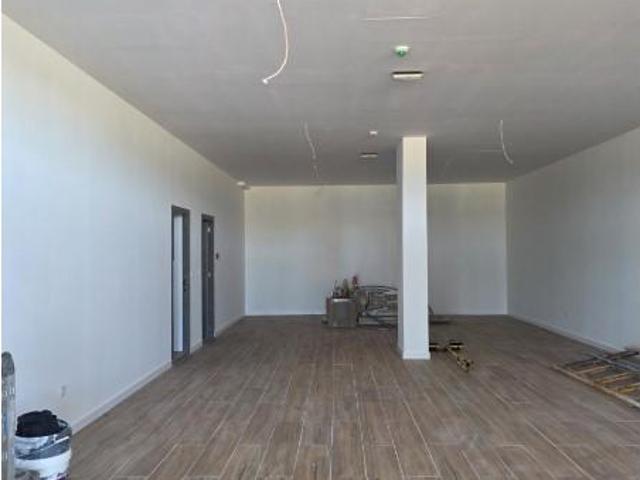 Loja alugar em Santiago Dos Velhos, Lisboa