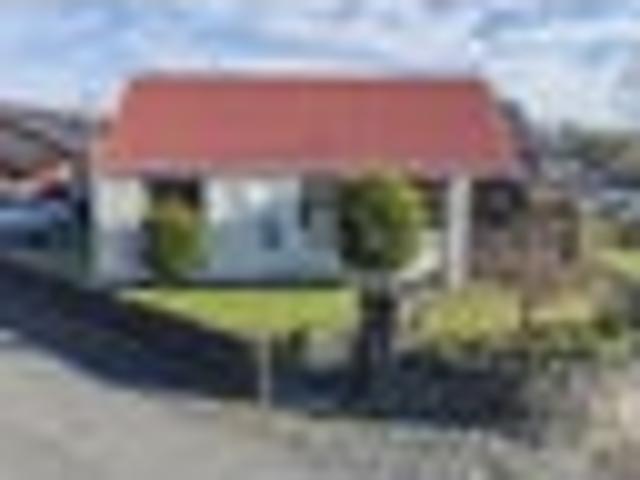 Townhouse for sale in Chaslands, Canterbury