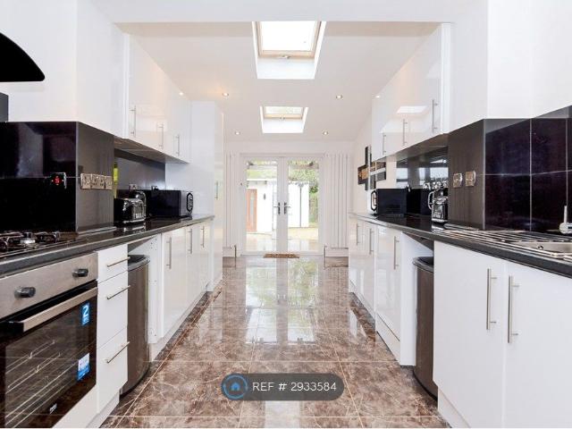 Apartment for rent in Shaw, West Berkshire