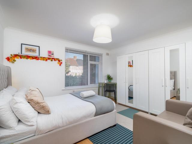 Apartment for rent in The Hale, Greater London