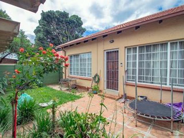 Townhouse for sale in Waterkloof, Gauteng