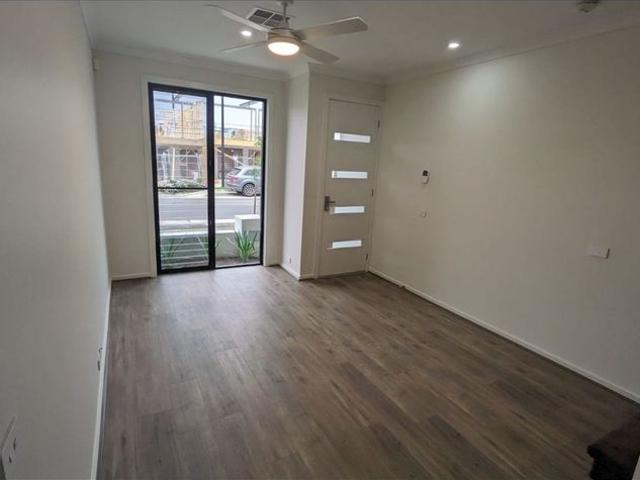 Townhouse for rent in West Lakes, Adelaide