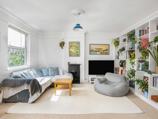 Apartment for rent in Brownswood Park, Stoke Newington