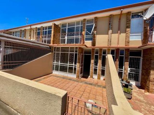 Apartment for sale in Krugersdorp, Mogale City Local Municipality