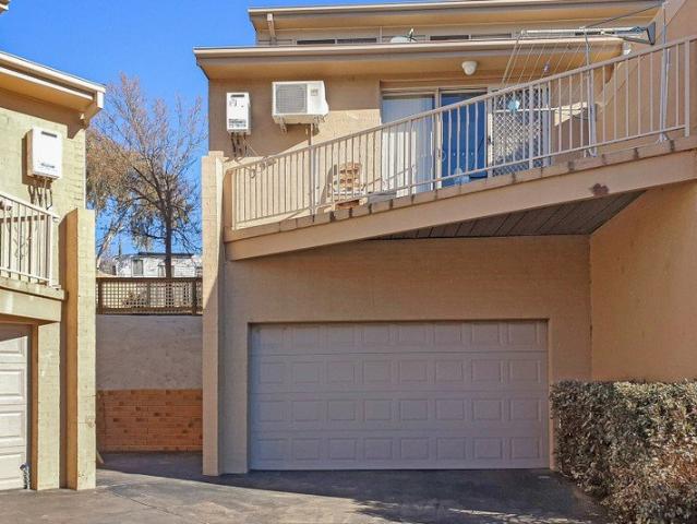 Townhouse for rent in Queanbeyan, New South Wales