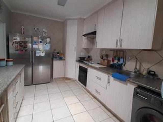 Townhouse for sale in Waterkloof, Gauteng