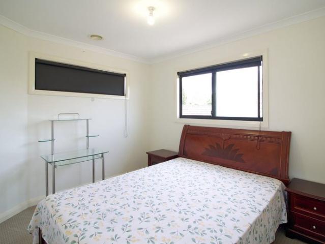 Townhouse for rent in Heidelberg West, Melbourne