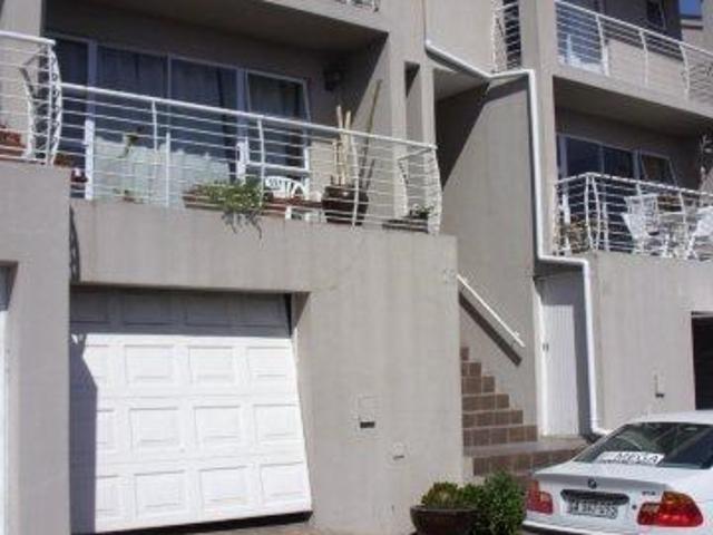 Townhouse for rent in Blouberg, Western Cape