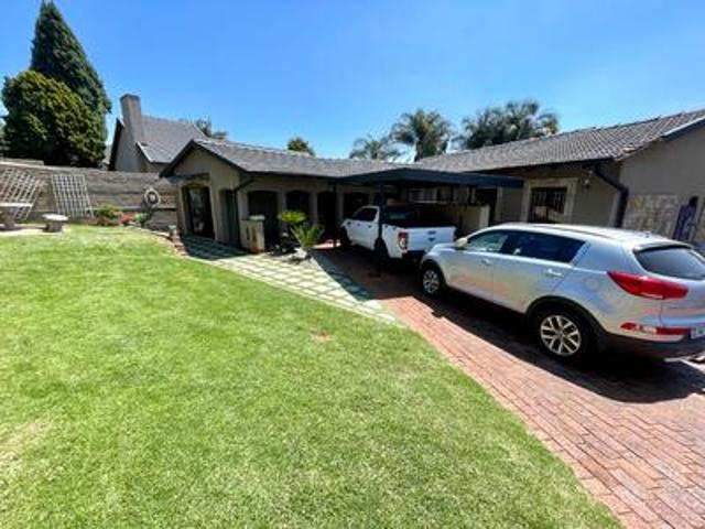 House for sale in Krugersdorp, Mogale City Local Municipality