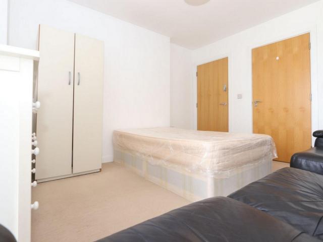 Room for rent in Greenwich Peninsula, Greater London