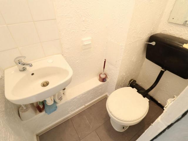 Room for rent in Hainault, Greater London