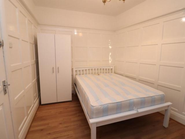 Room for rent in London Borough of Ealing, Greater London