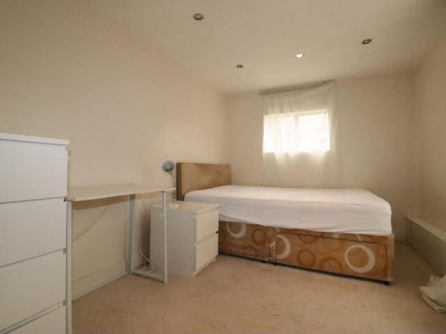 Room for rent in Kensal Town, Maida Vale