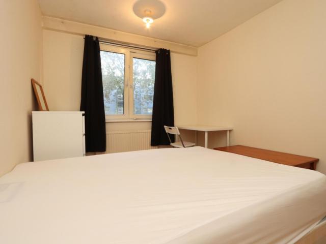 Room for rent in North Woolwich, Greater London