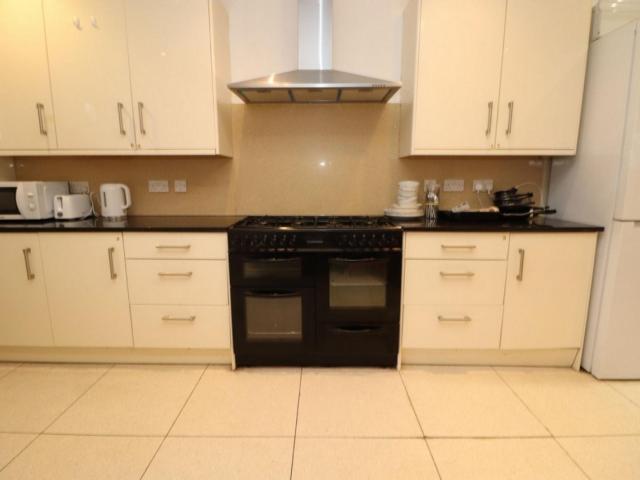 Room for rent in Charlton, Greater London