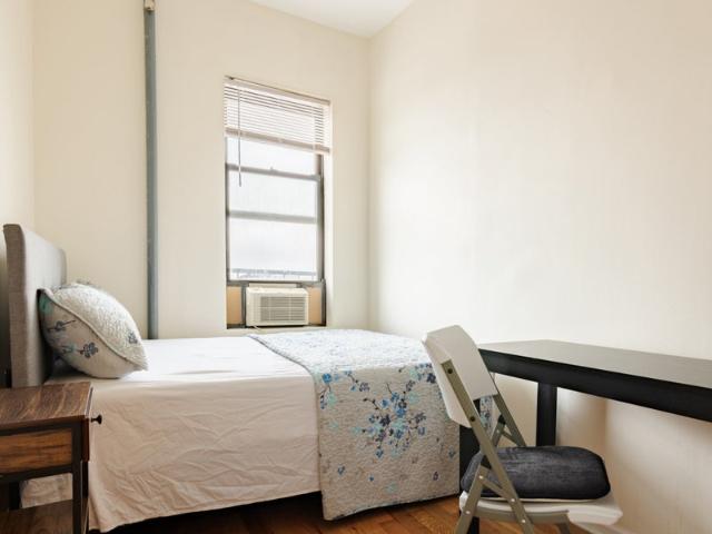 Room for rent in Arverne, New York