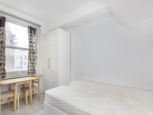 Studio for rent in Earl's Court, Greater London
