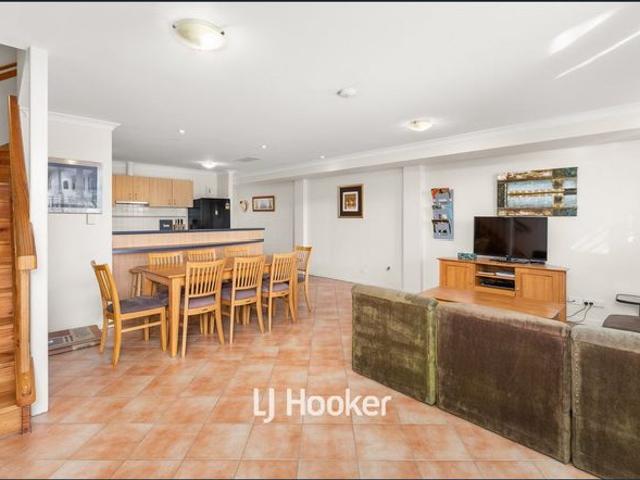 Townhouse for rent in Geographe, Western Australia