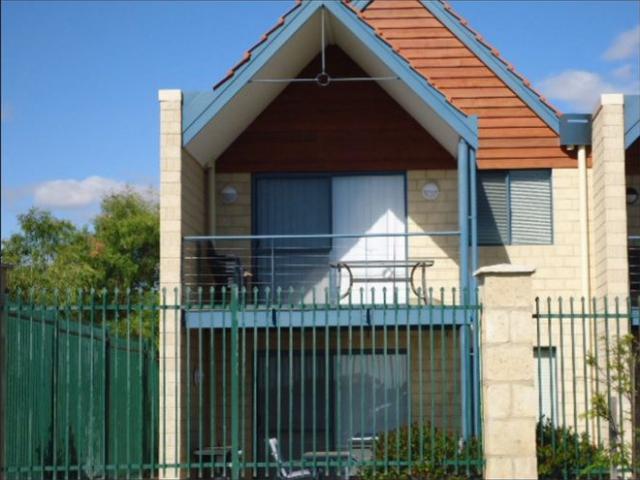 Townhouse for rent in Geographe, Western Australia