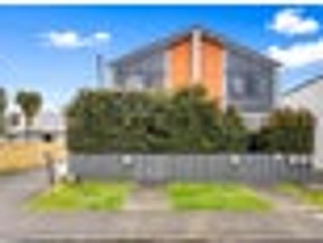 Townhouse for sale in Maungakiekie-Tāmaki, Auckland