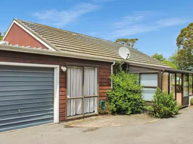 House for rent in Chaslands, Canterbury