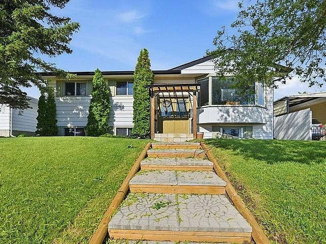 House for sale in Crossfield, Alberta